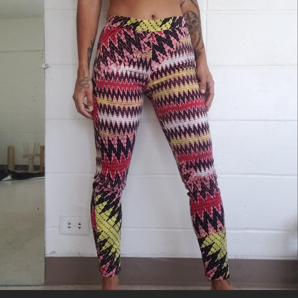 Vibrant Zigzag Patterned Women's Pants